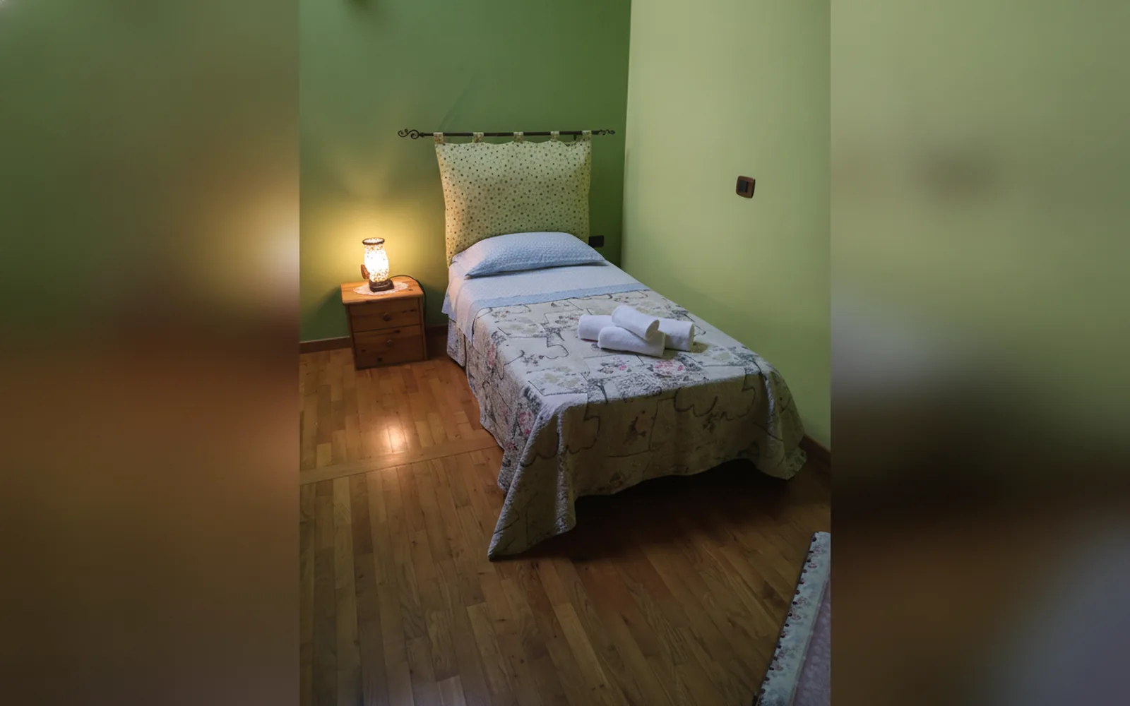 Camera con bagno privato — A casa di Annarella, urbino (foto 7)